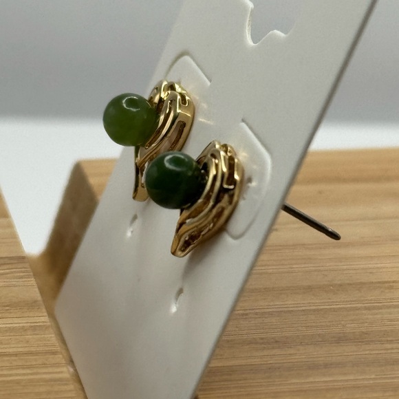 Gold Heart Jade stud Earrings - Picture 2 of 9